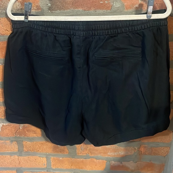 Old Navy Black Linen Blend Utility Shorts - Picture 2 of 4